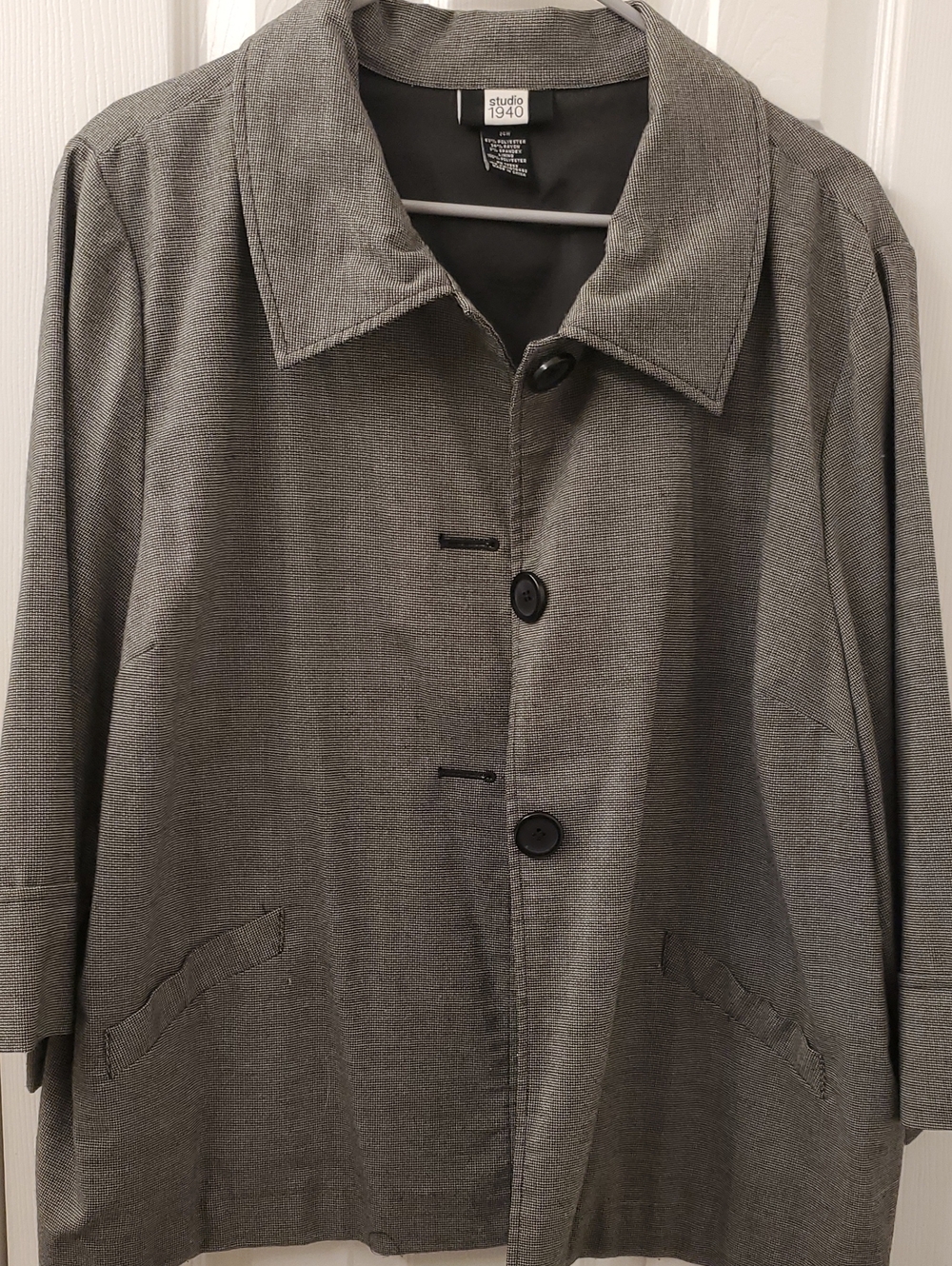Studio 1940 Woman's Gray Lightweight Button Jacket